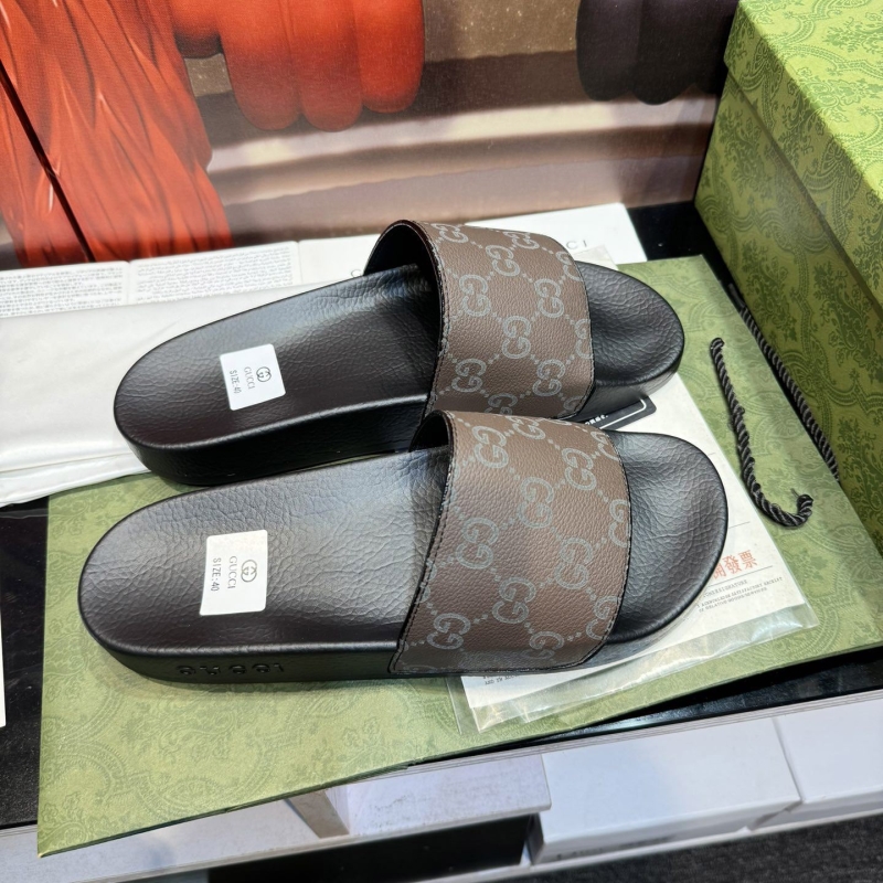 G*u*i slippers